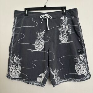 VISSLA Upcycled Coconut Stretch Boardshort Men’s 36 Gray Surf Beach Pineapple
